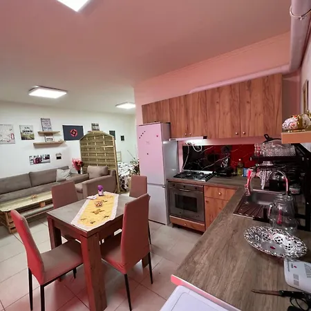 Apartment Soft & Peace Flat Near Center 20 Min By Bus Tirana