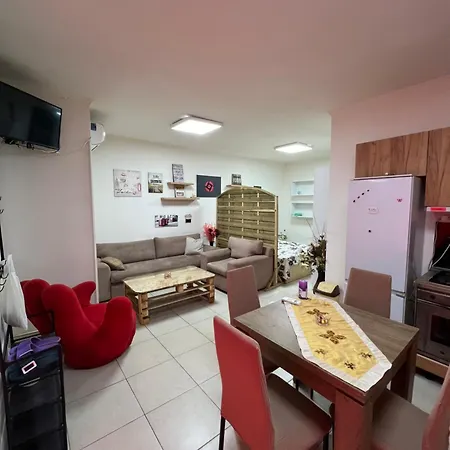 Apartment Soft & Peace Flat Near Center 20 Min By Bus Tirana